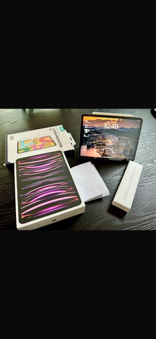 Ipad  11 Pro (FOARTE PUTINE ORE DE FUNCTIONARE) +husă originală+apple pen+folie