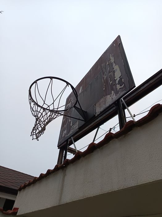 Баскетболен кош: табло с ринг и мрежа, демонтирани, последно намален