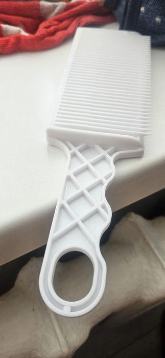 Продам расчёску для парикмахерской, новая,специальная.