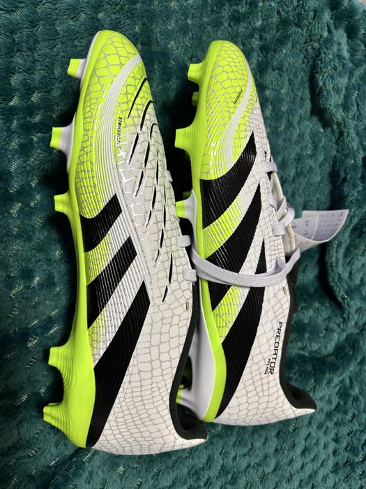 Ghete fotbal adidas noi nr 37