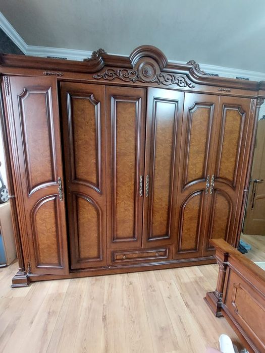 Стенка,диван,камод комлект