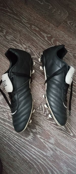 Продам футболний бутси