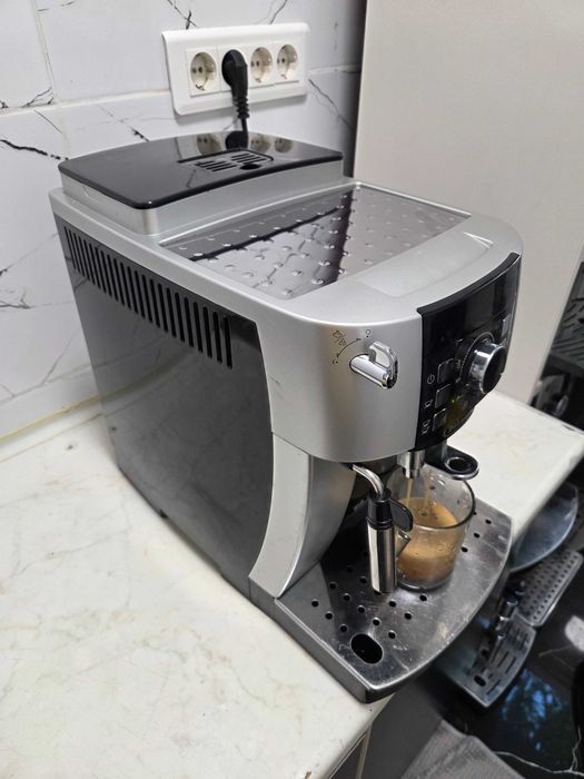 Espressor Automat DeLonghi Magnifica S ECAM 21.117.SB Aparat cu Cafea Boabe