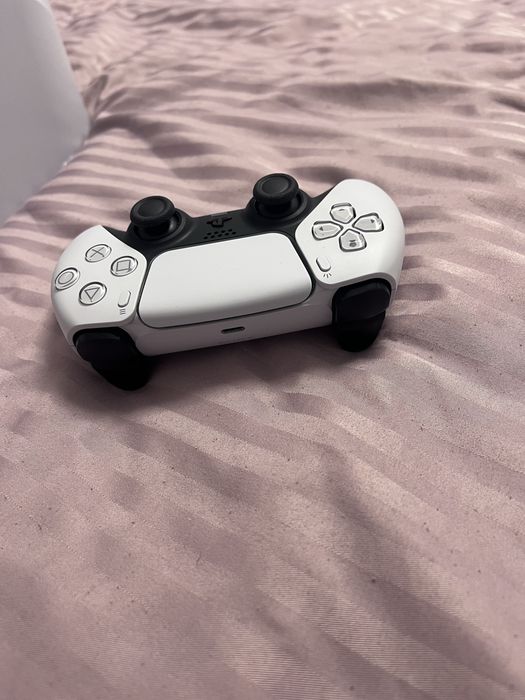 Vând PS5 Sony D-Chassis White Slim