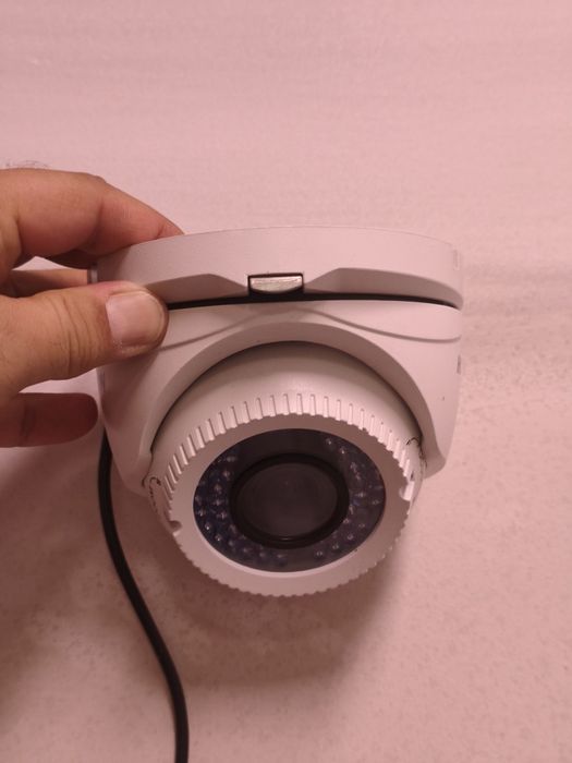 Аналогова Вандалоустойчива куполна камера Hikvision DS-2CE55C2P-VFIR3