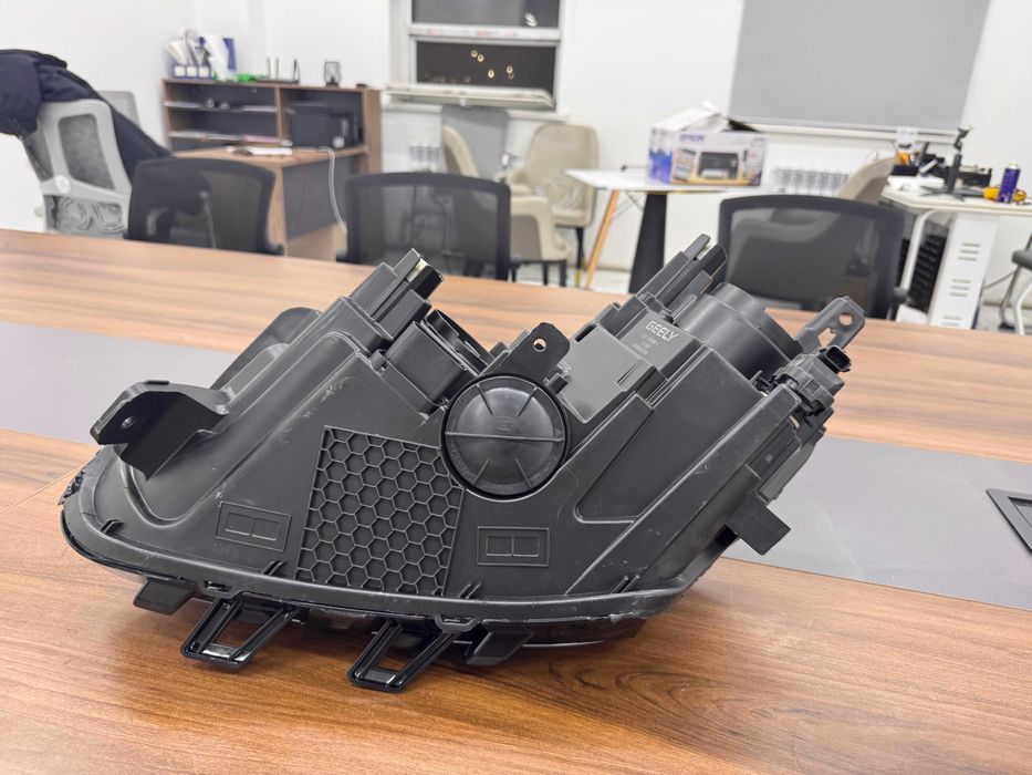 Geely Coolray Фара правая