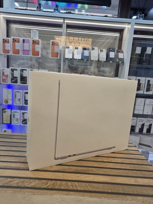 MacBook Air M4 256GB SSD 16GB. SIGILAT !!