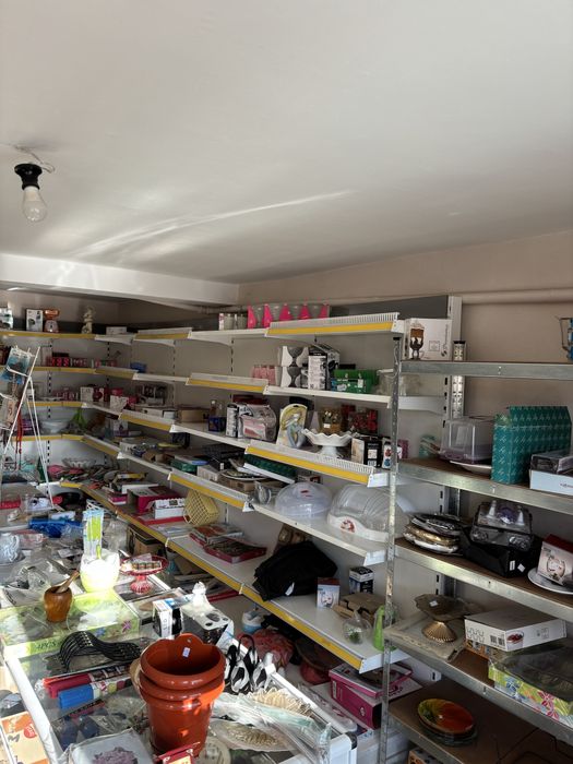 Стелажи за магазин