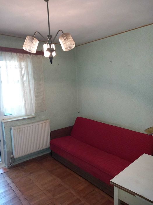 Apartament 2 camere, bucătărie, baie, hol acces, balcon, boxă subsol.