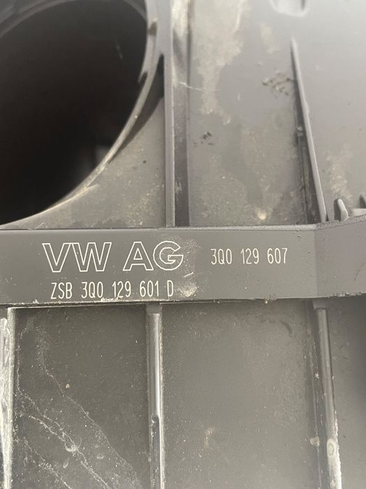 Capac Carcasa Filtru De Aer Volkswagen Passat 3G2 2014 - > 3Q0129601D