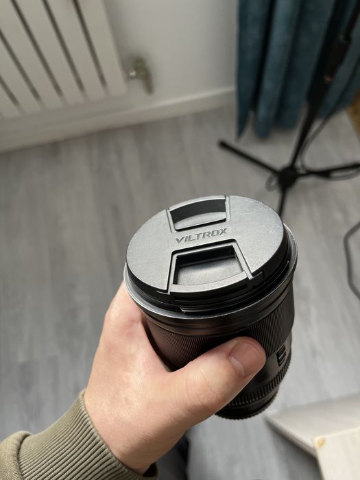 Viltrox 75mm. f1.2