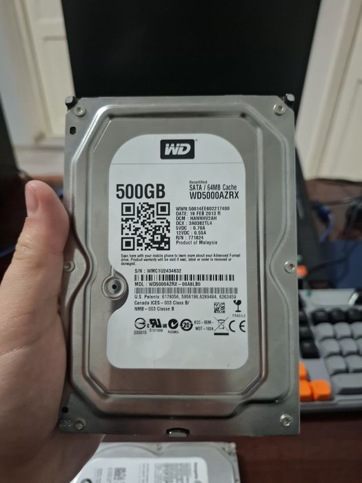 Продаются два жестких диска.