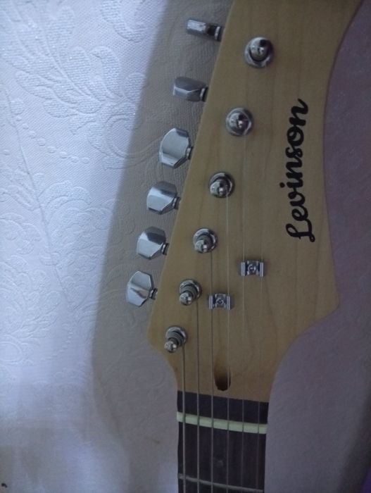 Электро гитара продать