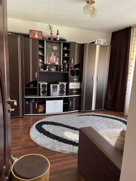 Închiriez apartament cu două camere