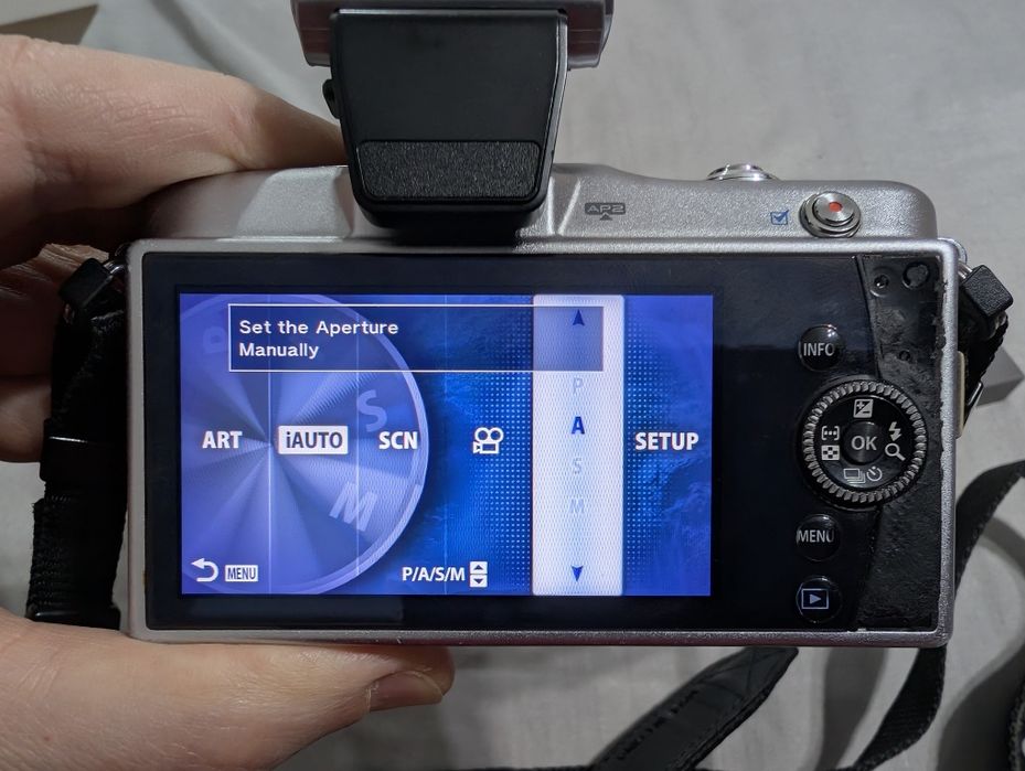 Безогледален фотоапарат Olympus E-pm1, 14-42 IIR MSC