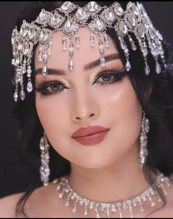 Plyajdagi hojatxonaga siyayotgan qizlar videosi