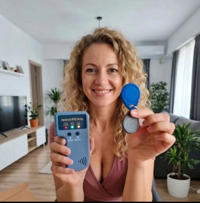 Copiator cartela acces rotunda rfid cartela card scara bloc interfon cu 3 chei goale