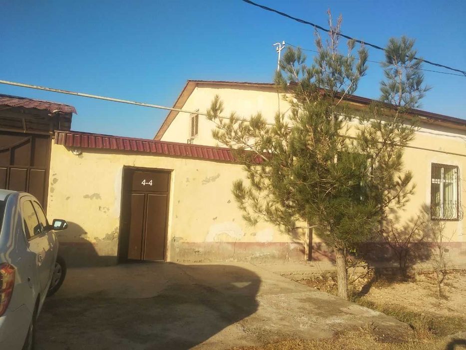 Котеж сотилади Навои Аэропортида жойлашган