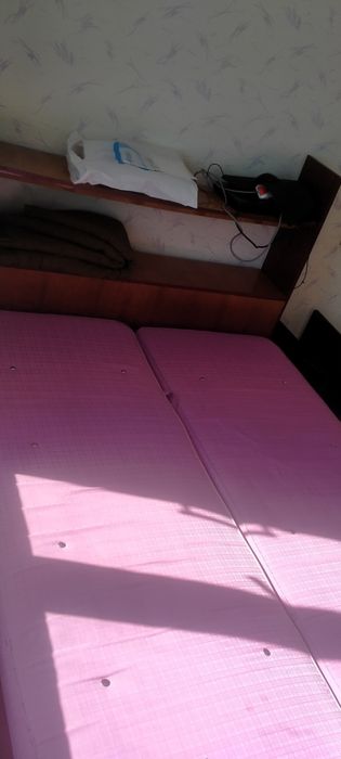 Кровать двуспальная.