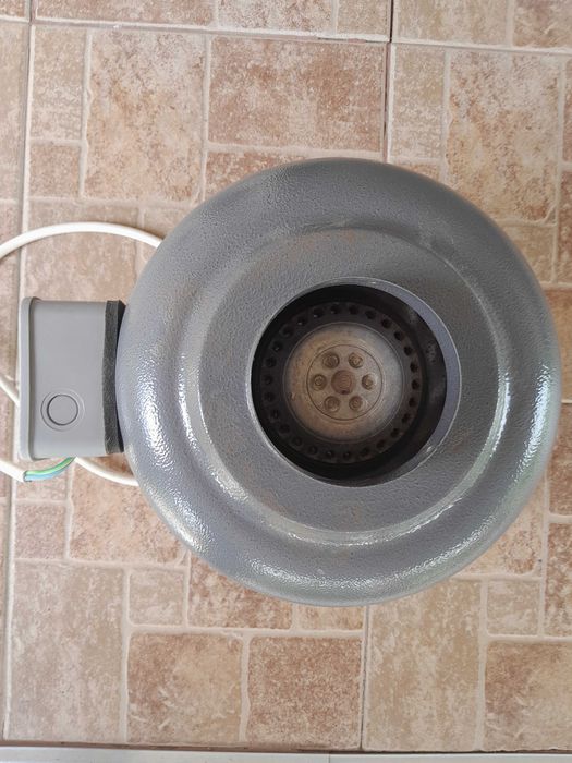 Ventilator axial VORTICE CA 100 85 W  utilizat disponibil 2  buc