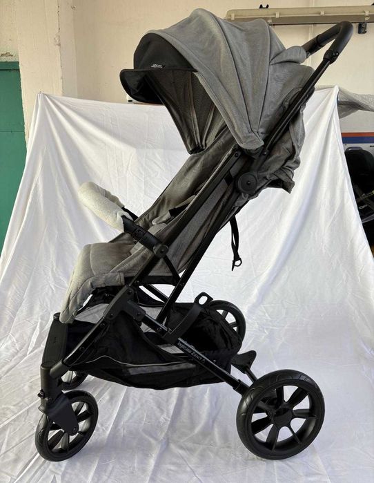 NOU!!!Carucior compact inglesina zenit gri  confortabil pana la 22 kg