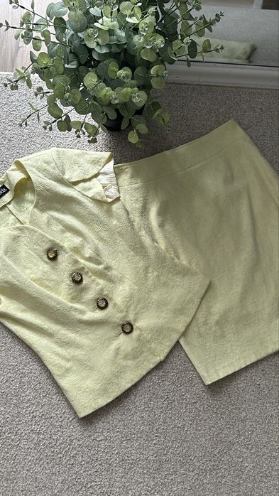 Costum elegant cu fusta