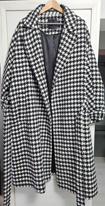 Palton alb-negru cu curea