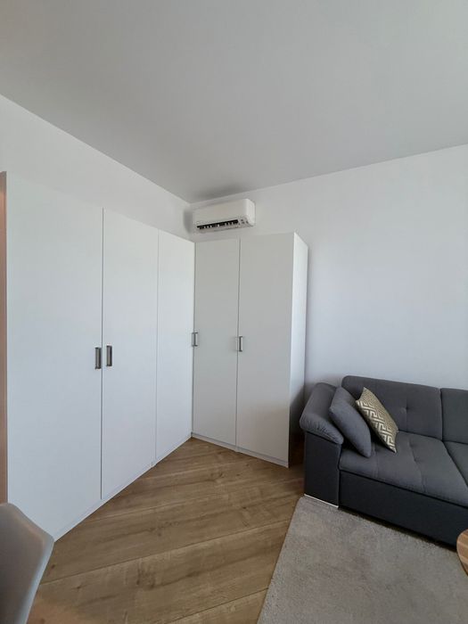 Ofer spre închiriere apartament cu 2 camere + loc de parcare subteran