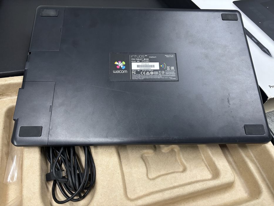 Графичен таблет Wacom Intuos Pro PTH-651-ENES