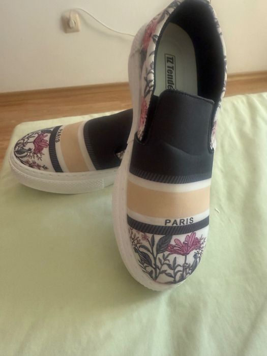 Дамски обувки цветни