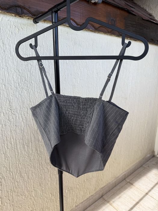 Елегантен топ с леки раета