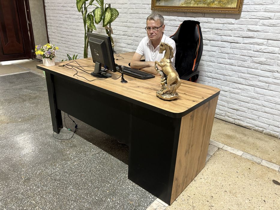 Компьютерный стол , офисный стол