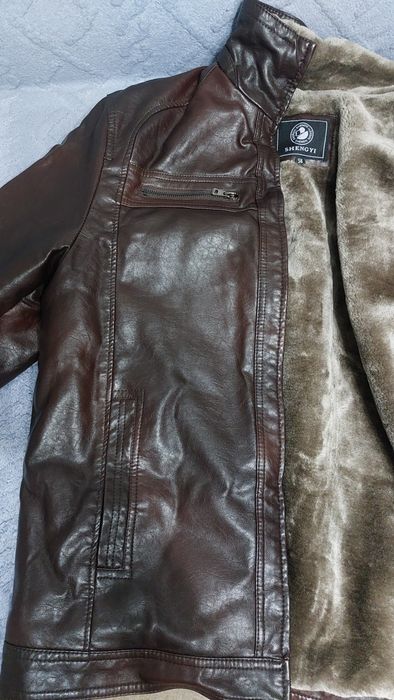 Куртка под кожу  новая.