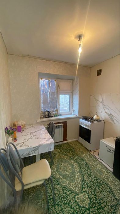 Каланын ортасындагы уй жалга бериледи.