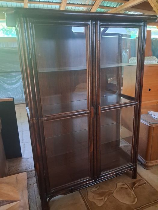 Vitrina lemn bambus