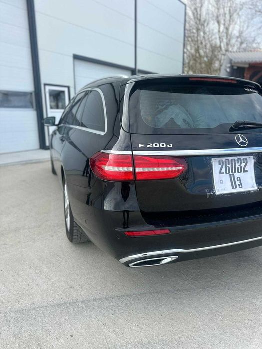 Mercedes-Benz E 200d |AMG Line| 9G-Tronic | Ventilație | Cameră | LED