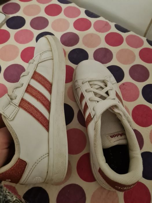 Adidasi adidas fete