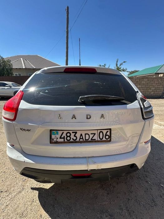 Lada X Ray (2017)