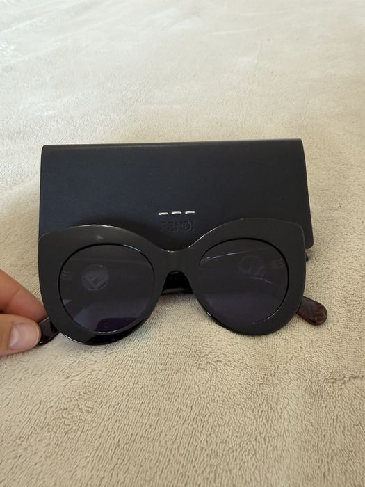 Vand ochelari de soare Fendi cu certificat de autenticitate