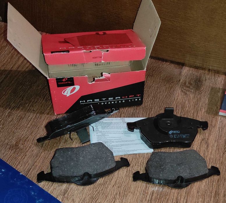 Колодки тормозные передние на Опель