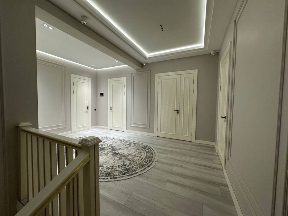 Дурмон да сотилади 3,7соток 2этаж 6хона падвал сауна бор.