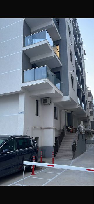 Vand apartament sau inchiriez la demisol situat langa alezzi