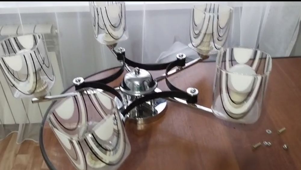 люстра с пятью патронами