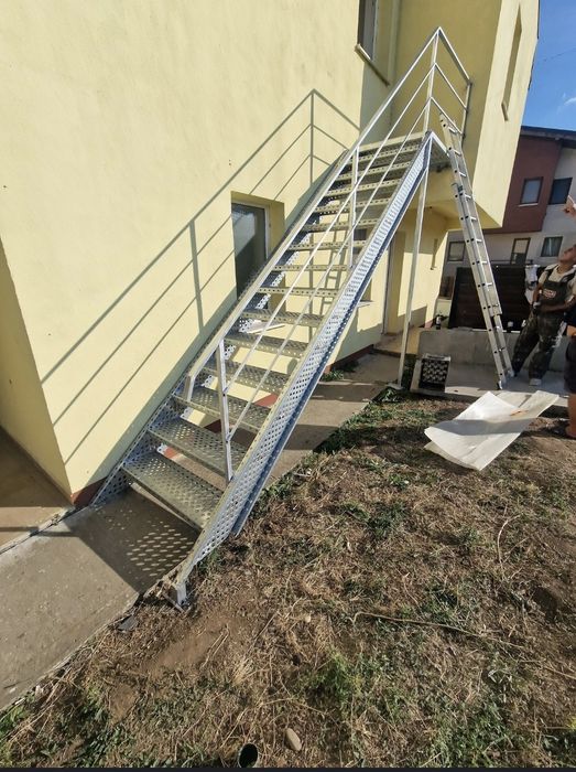 Vând scarii metalice zincate exterioare la cela mai mic preț din Român