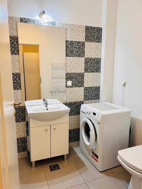Inchiriez apartament 2 camere Class Park cu parcare privata