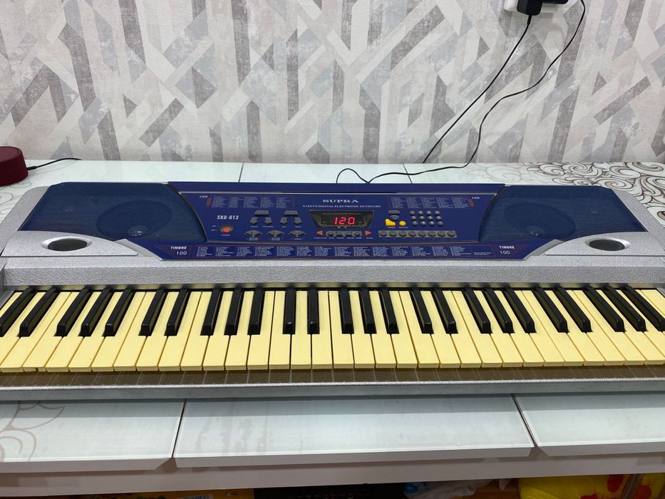 Продам синтезатор в хорошем состоянии