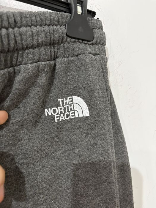 Pantaloni trening The North Face gri L - stare foarte buna