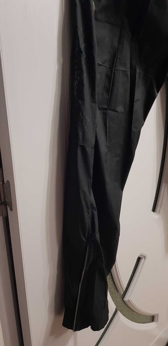 Продавам мъжки спортни долнища Adidas