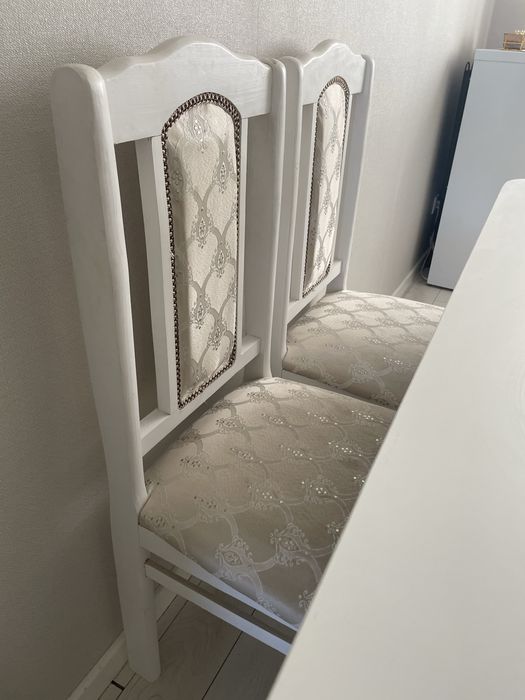 Стол со стульями