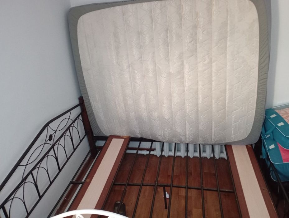 Продается кровать цена 30к торг